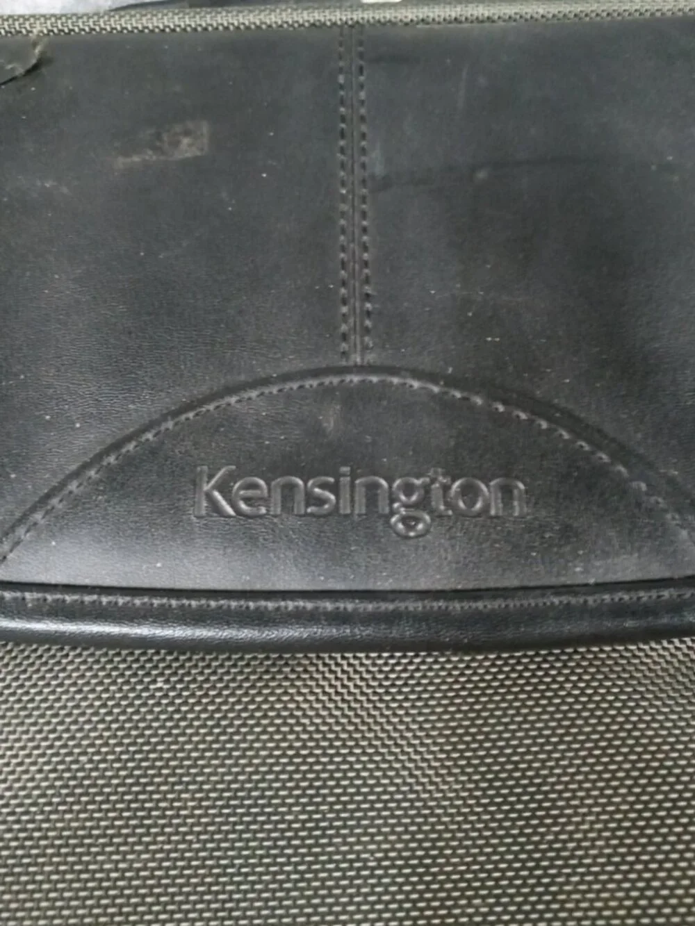 Kensington Green Heavy Duty Computer Laptop Tablet Messenger Bag in Great Cond